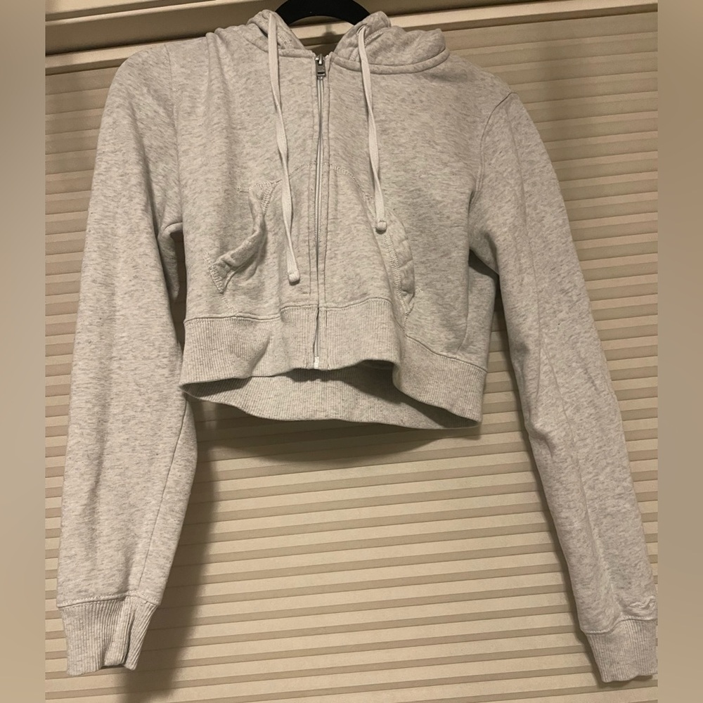hollister cropped sweatshirt